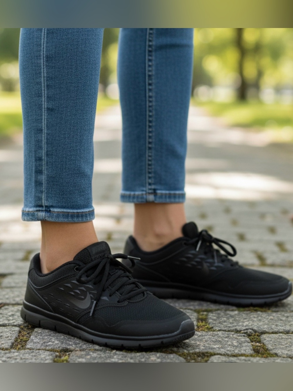 Nike Black Women's Lightweight Training Sneakers, size 9